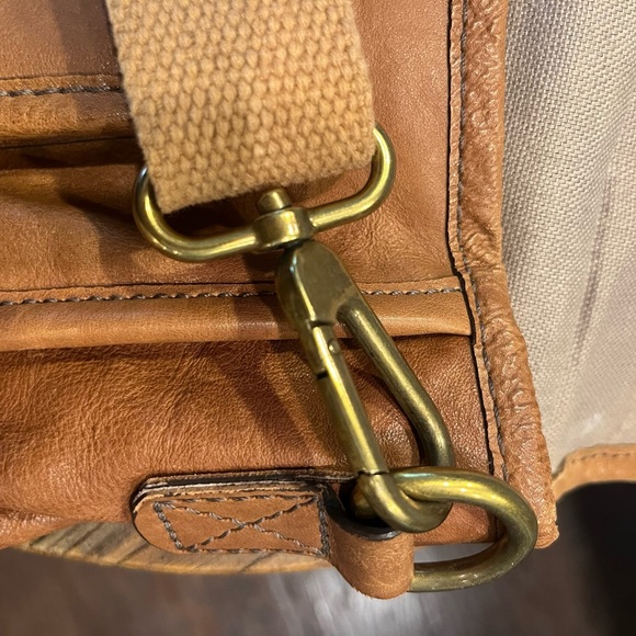 AUTHENTIC FOSSIL GENUINE SOFT PEBBLED LEATHER CROSSBODY SATCHEL WITH KEY - Picture 3 of 14